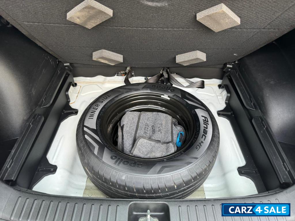 Polar White Hyundai Creta Sx1.5 Diesel