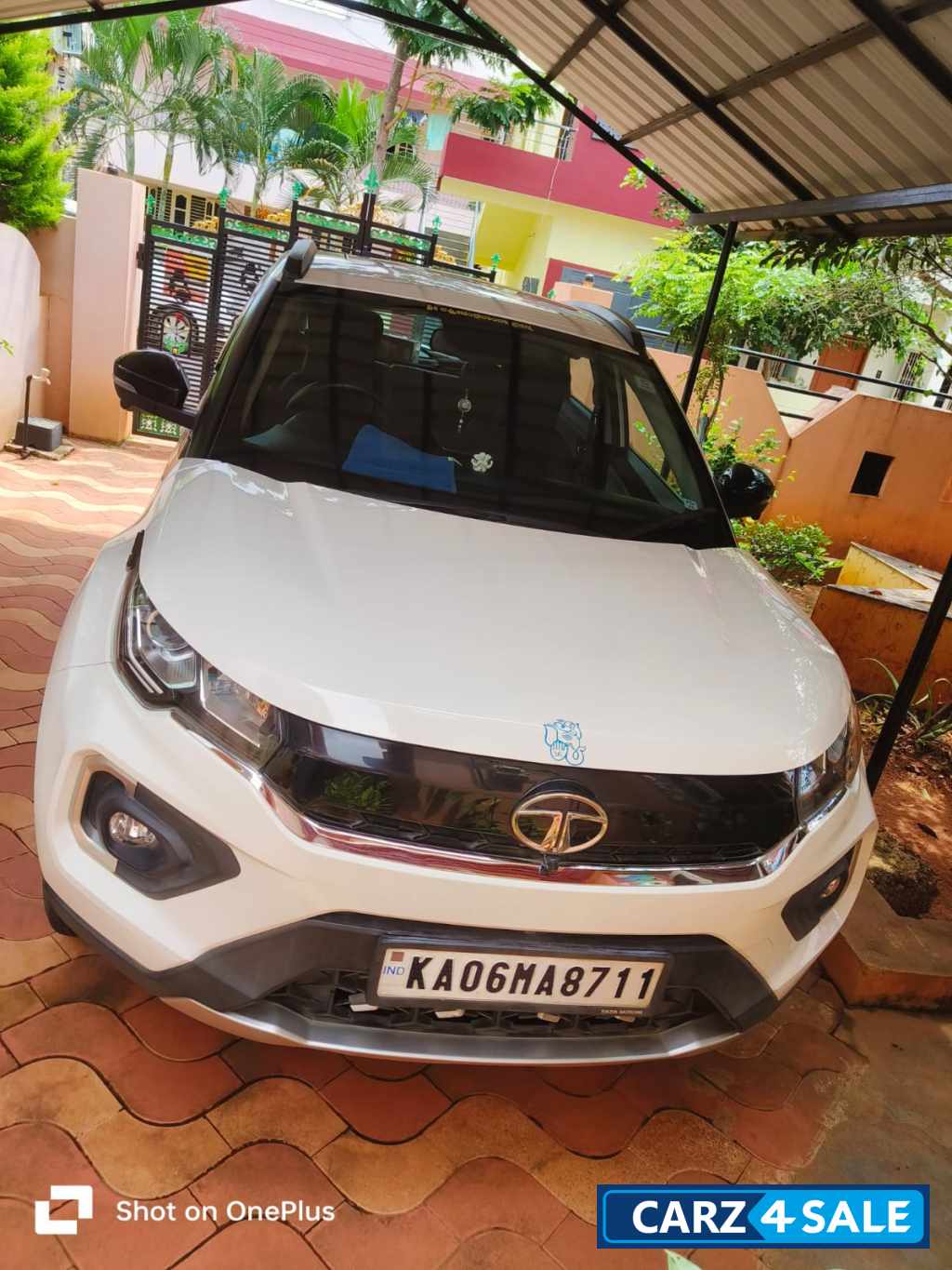 White Tata Nexon XZA + LUXS AMT Diesel