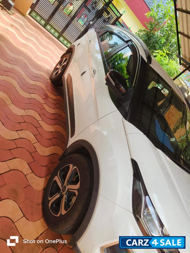White Tata Nexon XZA + LUXS AMT Diesel