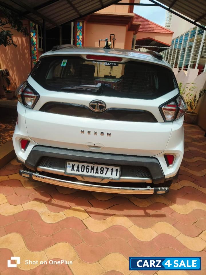 White Tata Nexon XZA + LUXS AMT Diesel
