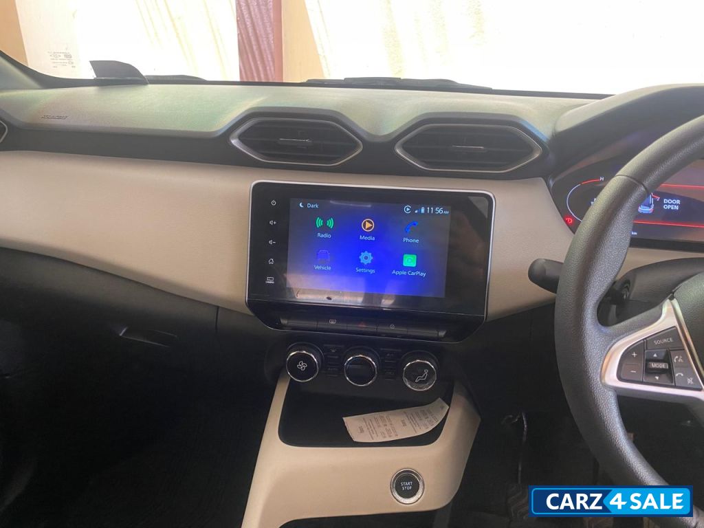 Onyx Black Nissan Magnite MTXV BSVI