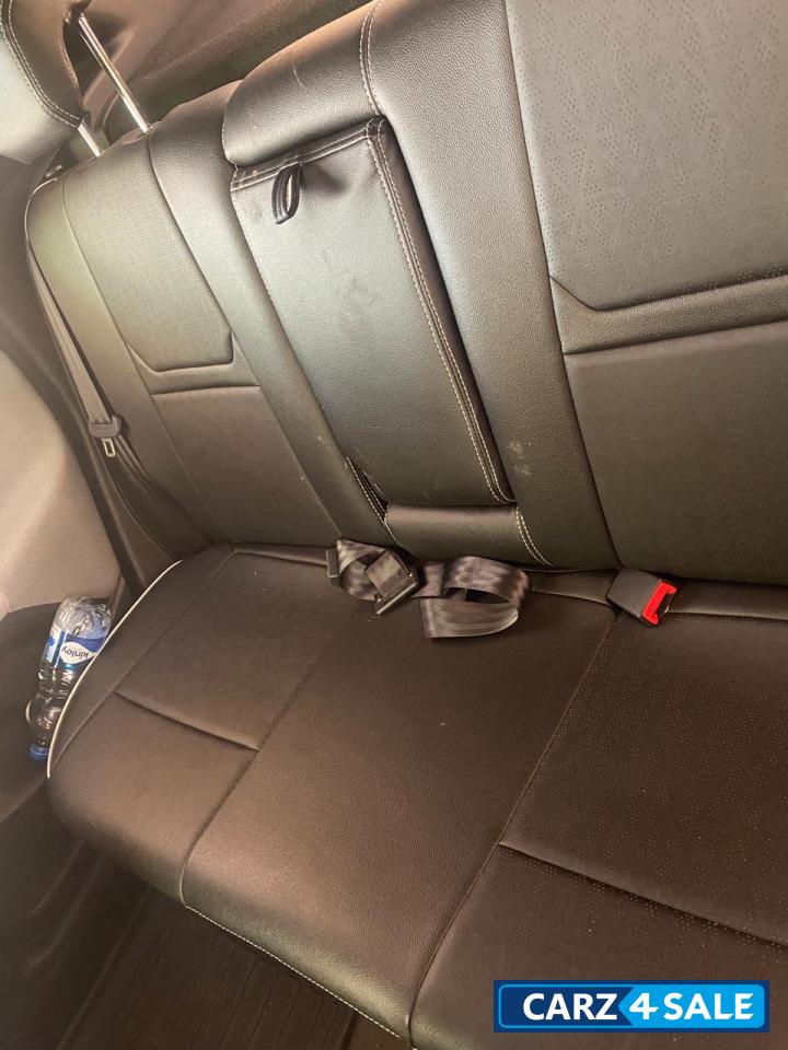 Onyx Black Nissan Magnite MTXV BSVI