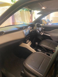 Onyx Black Nissan Magnite MTXV BSVI