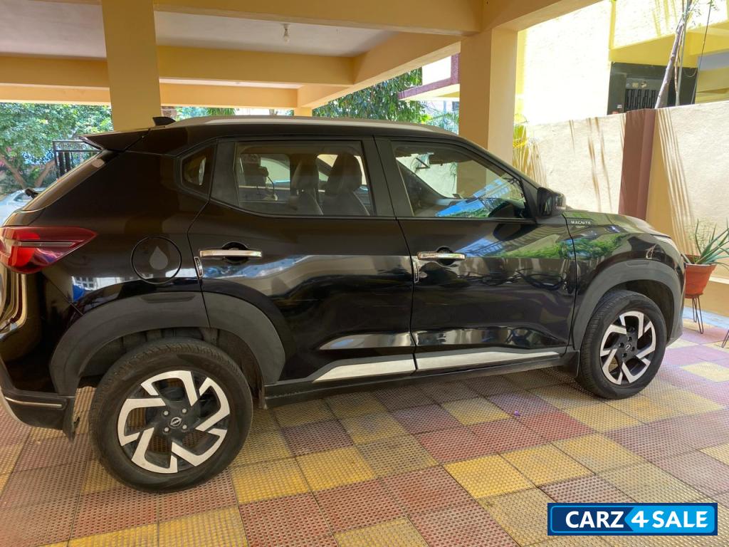 Onyx Black Nissan Magnite MTXV BSVI