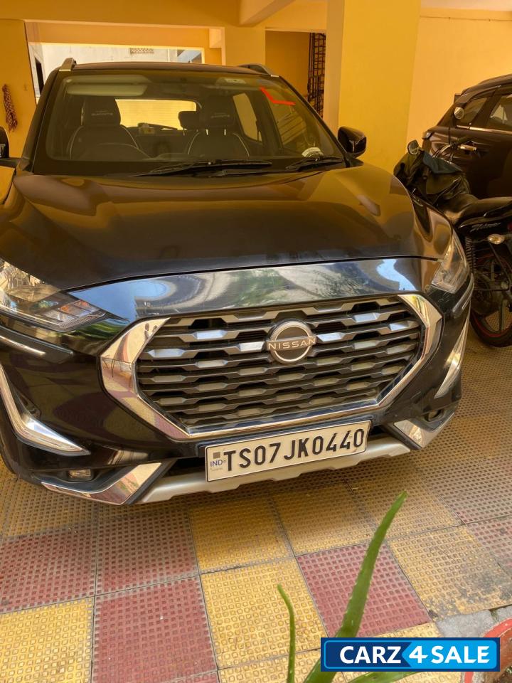 Onyx Black Nissan Magnite MTXV BSVI