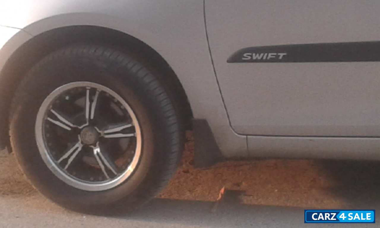 Silver Maruti Suzuki Swift VDI