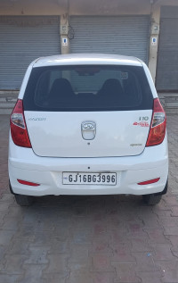 White Hyundai i10 Sportz 1.1
