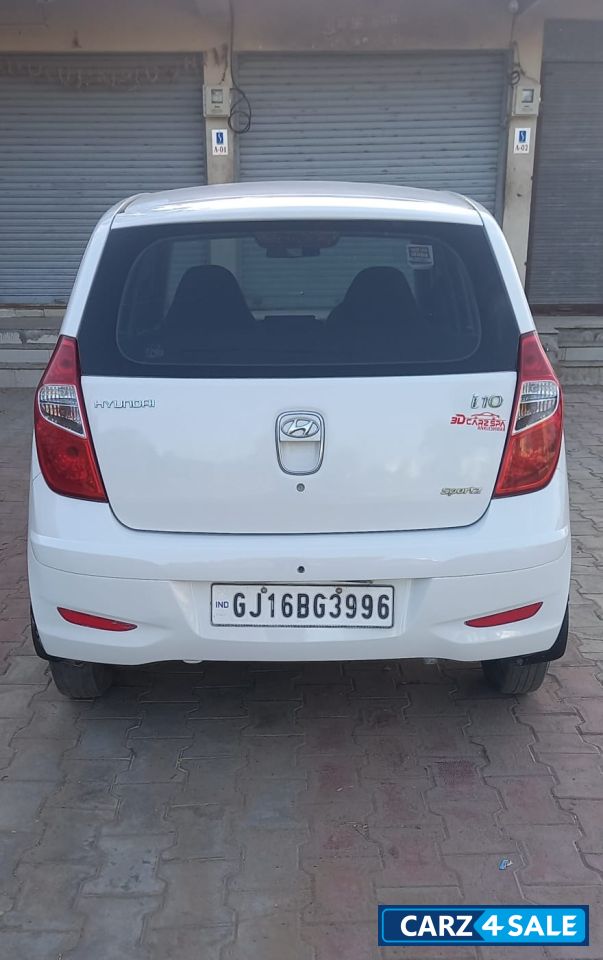 White Hyundai i10 Sportz 1.1