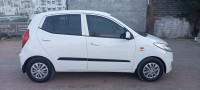 White Hyundai i10 Sportz 1.1