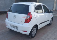 White Hyundai i10 Sportz 1.1