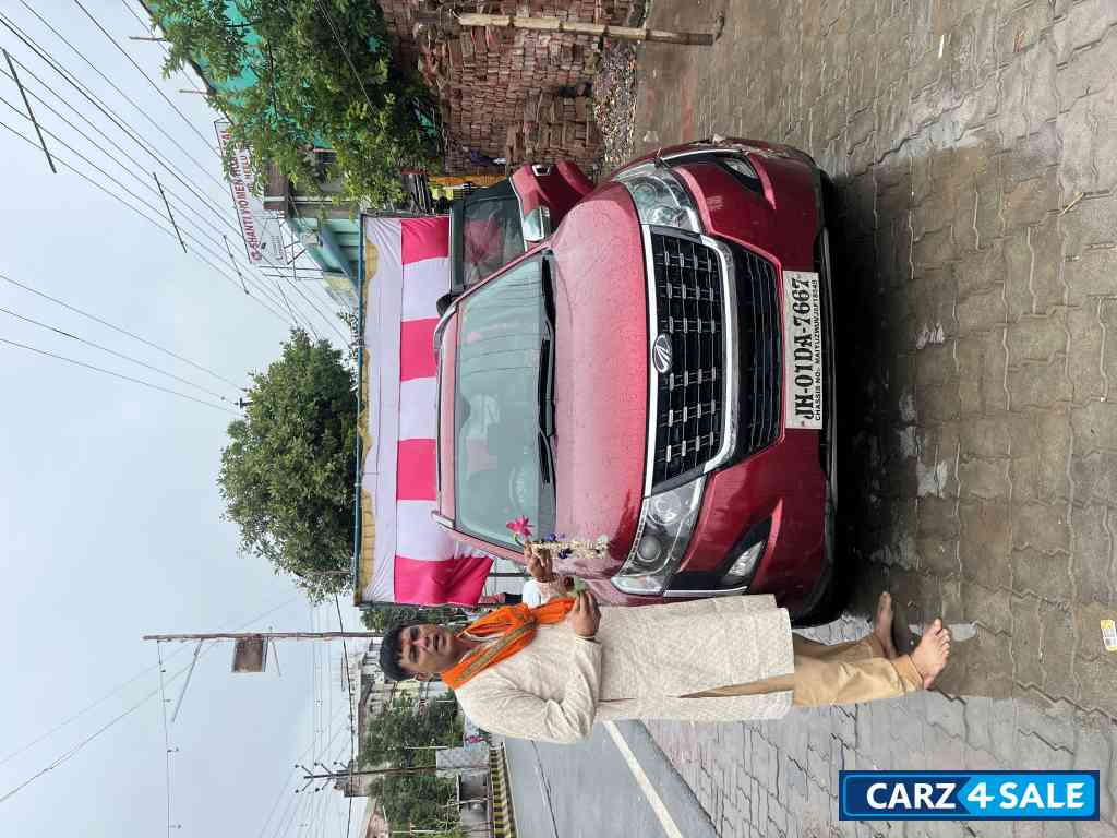 Mahindra XUV 500 W11 AT Mahindra XUV 500 W11 AT