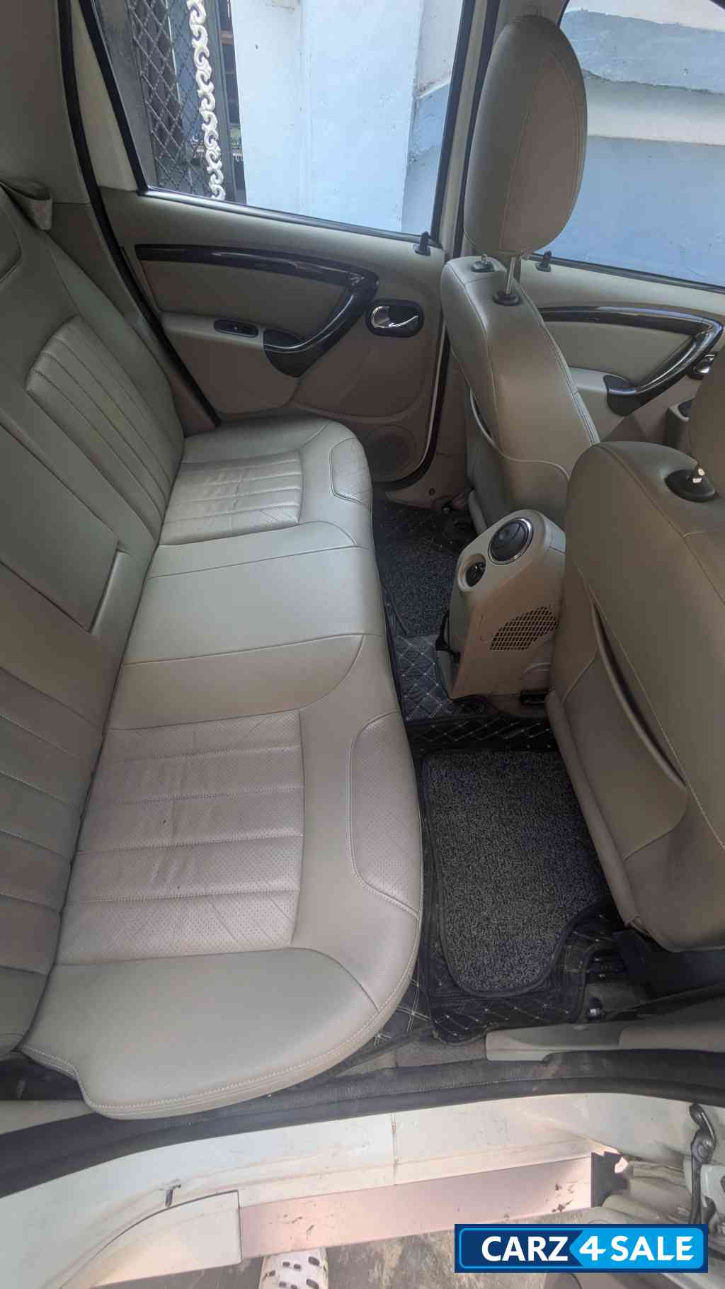 White Nissan Terrano XV 110ps