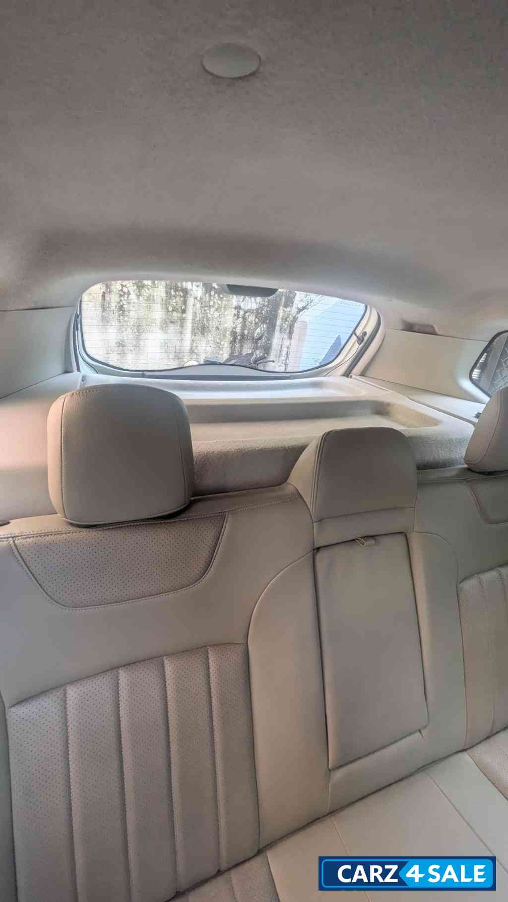 White Nissan Terrano XV 110ps