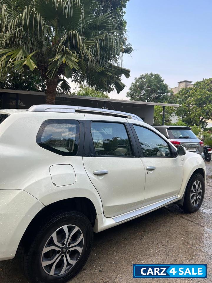 White Nissan Terrano XV 110ps