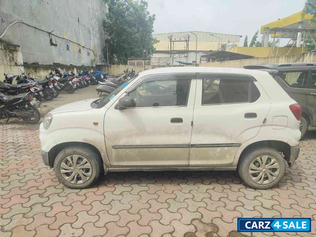 White Maruti Suzuki S-Presso VXI CNG