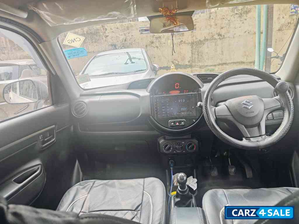 White Maruti Suzuki S-Presso VXI CNG