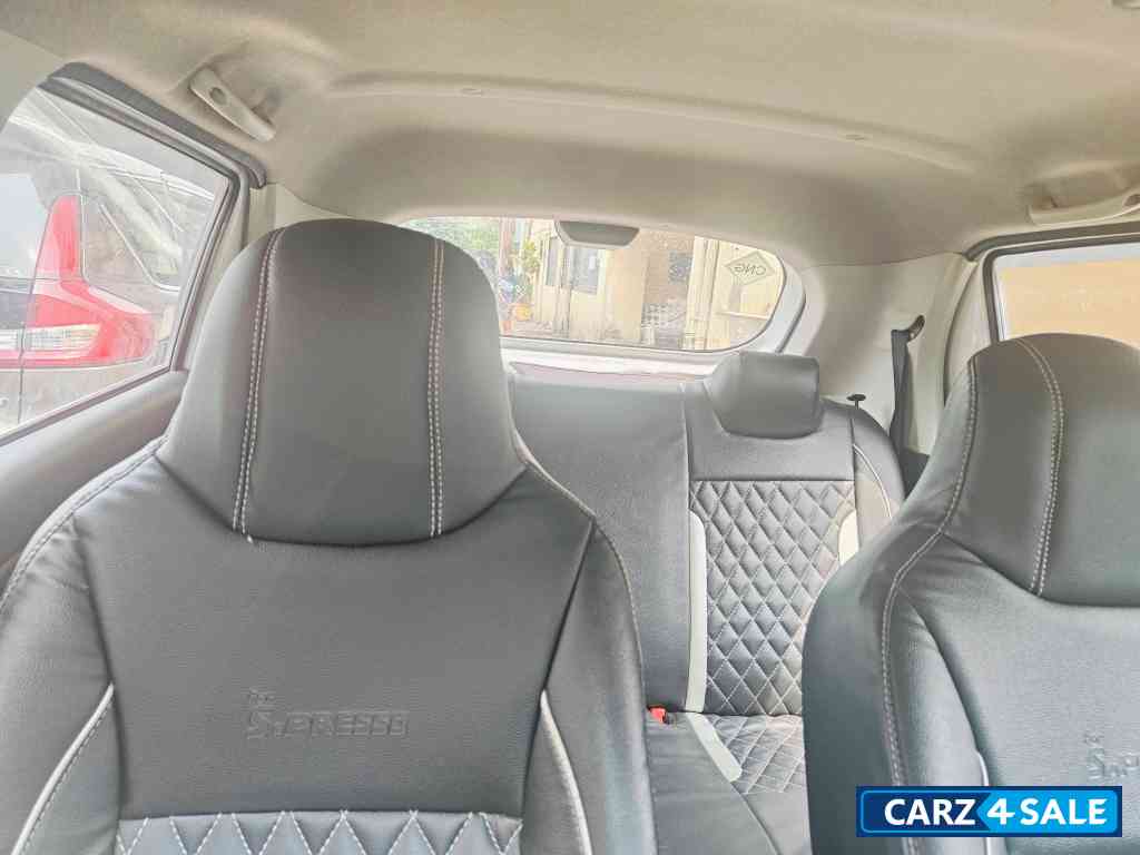 White Maruti Suzuki S-Presso VXI CNG