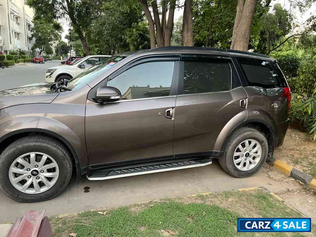 Brown Mahindra XUV 500 W10 manual