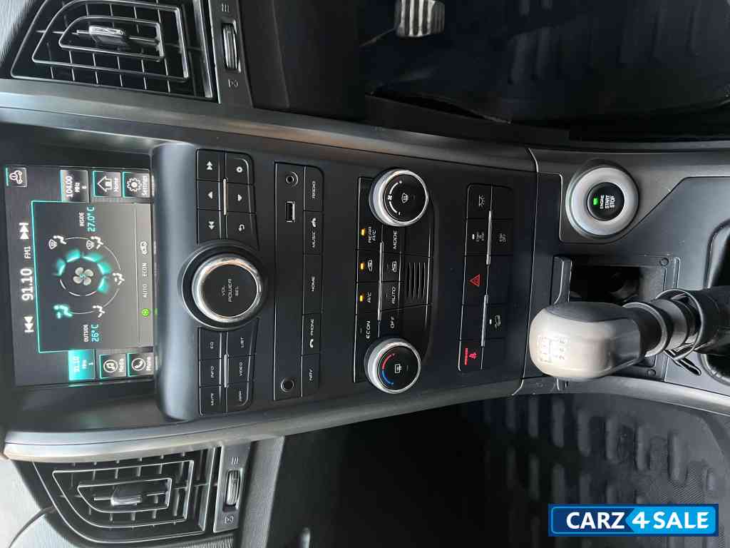 Brown Mahindra XUV 500 W10 manual