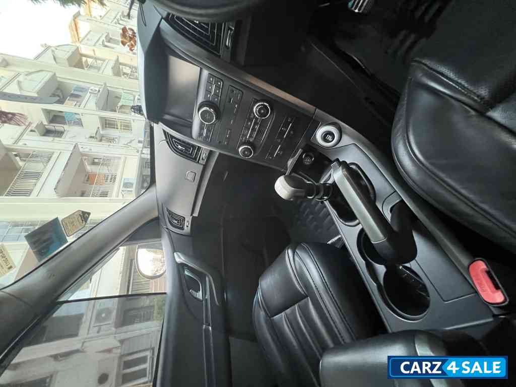 Brown Mahindra XUV 500 W10 manual