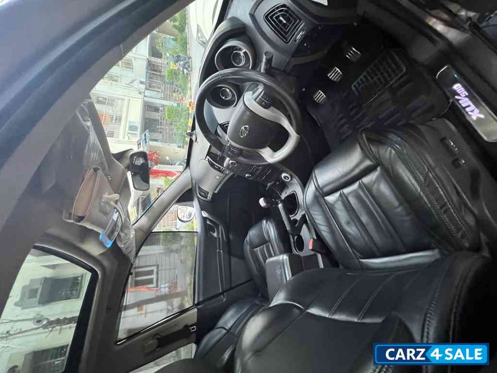 Brown Mahindra XUV 500 W10 manual