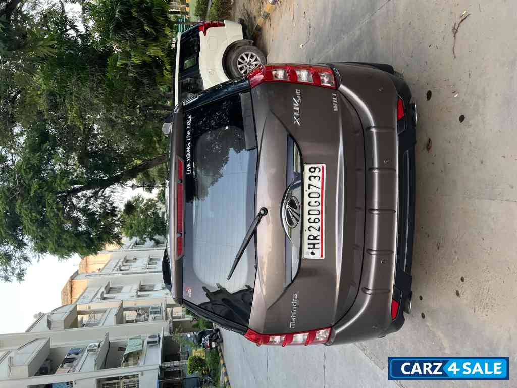 Brown Mahindra XUV 500 W10 manual