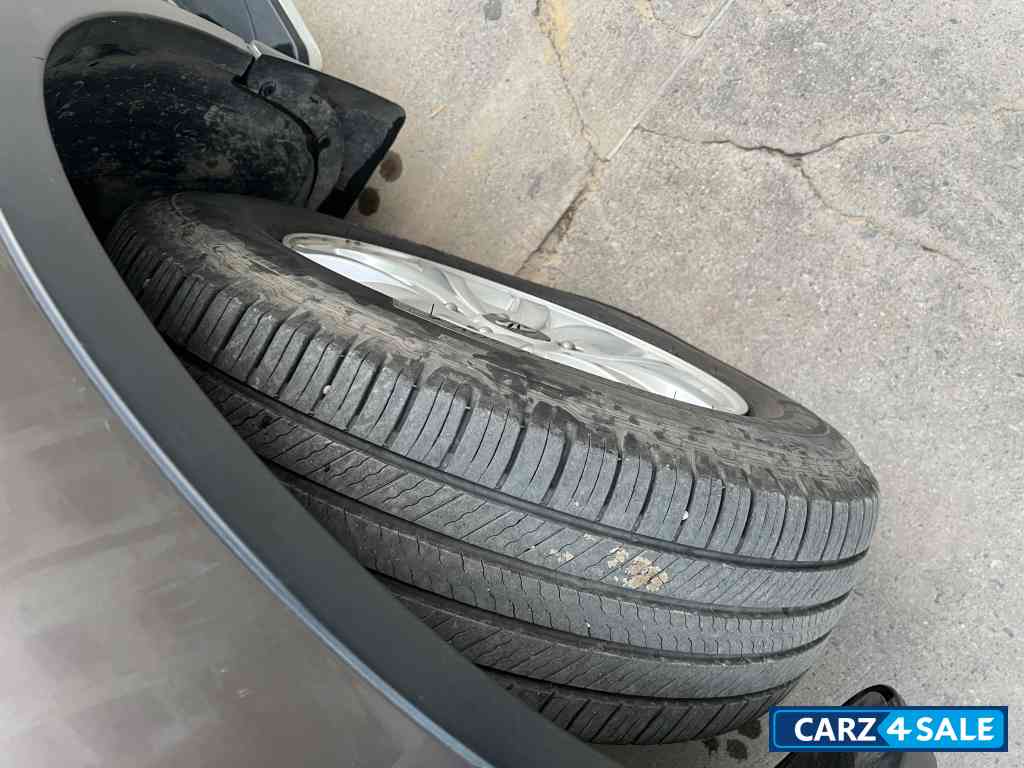 Brown Mahindra XUV 500 W10 manual