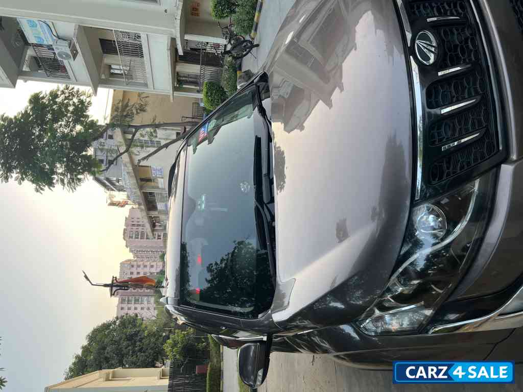 Brown Mahindra XUV 500 W10 manual