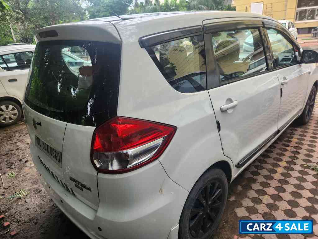White Maruti Suzuki Ertiga Ertiga ZXI