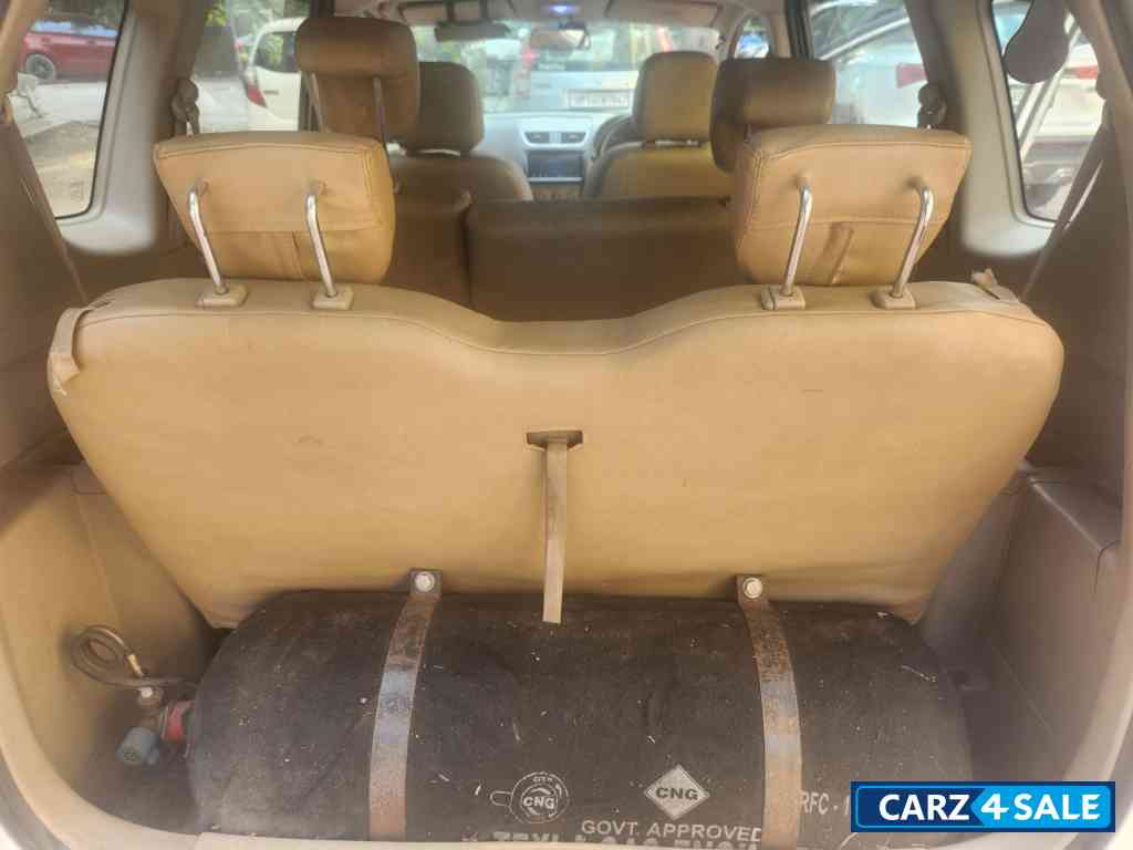 White Maruti Suzuki Ertiga Ertiga ZXI