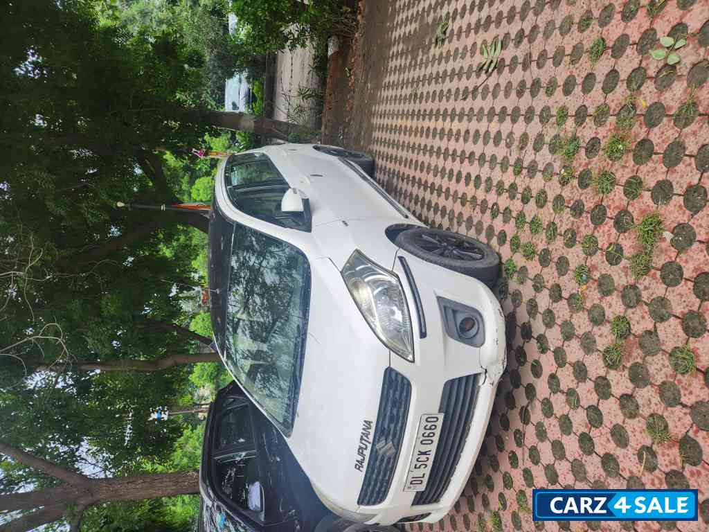 White Maruti Suzuki Ertiga Ertiga ZXI
