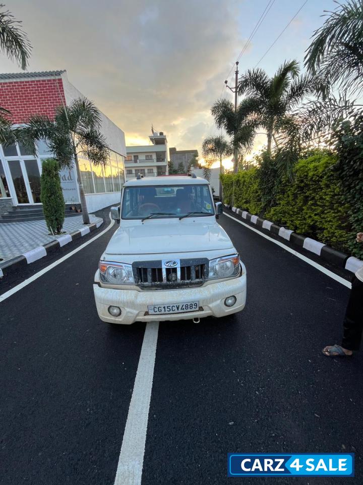 White Mahindra Bolero BsIV Di turbo 2015
