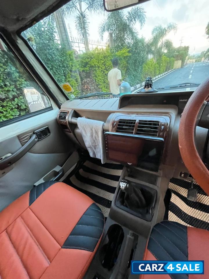 White Mahindra Bolero BsIV Di turbo 2015