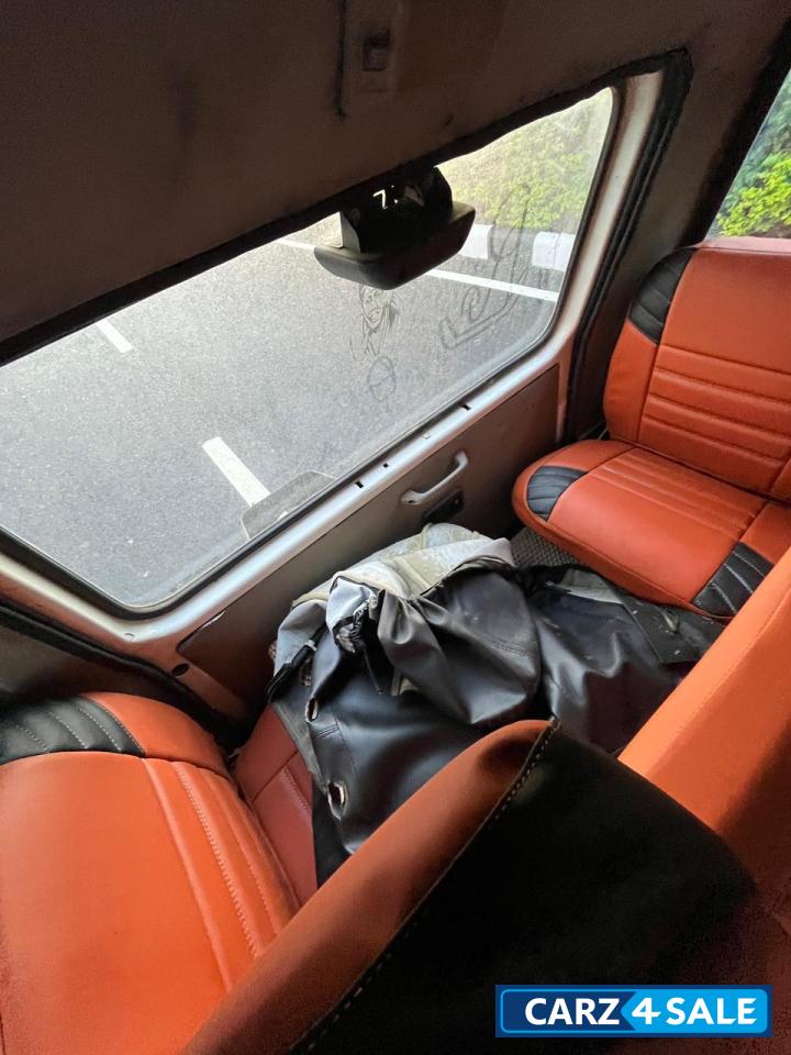 White Mahindra Bolero BsIV Di turbo 2015