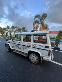 White Mahindra Bolero BsIV Di turbo 2015