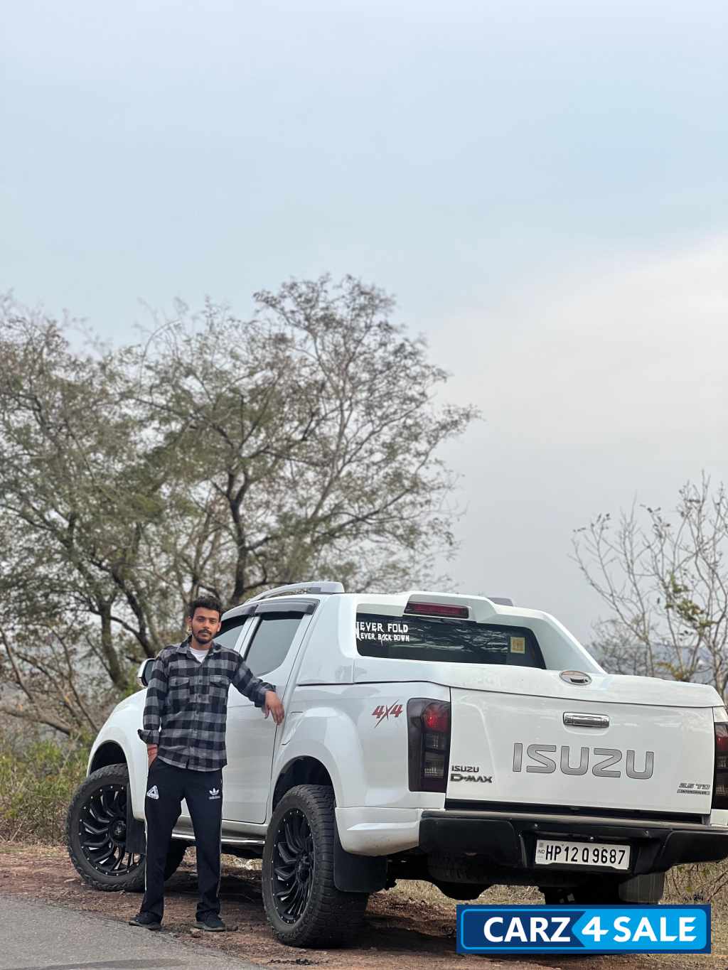White Isuzu D-Max V-Cross 4x4