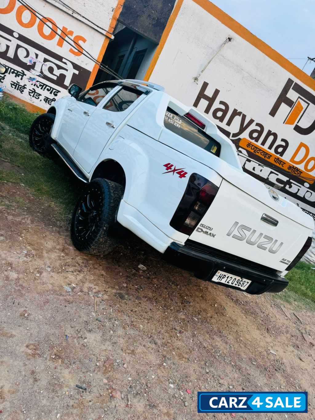 White Isuzu D-Max V-Cross 4x4