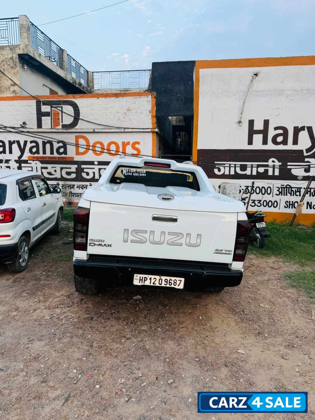 White Isuzu D-Max V-Cross 4x4