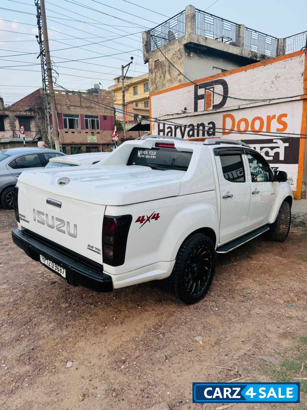 White Isuzu D-Max V-Cross 4x4
