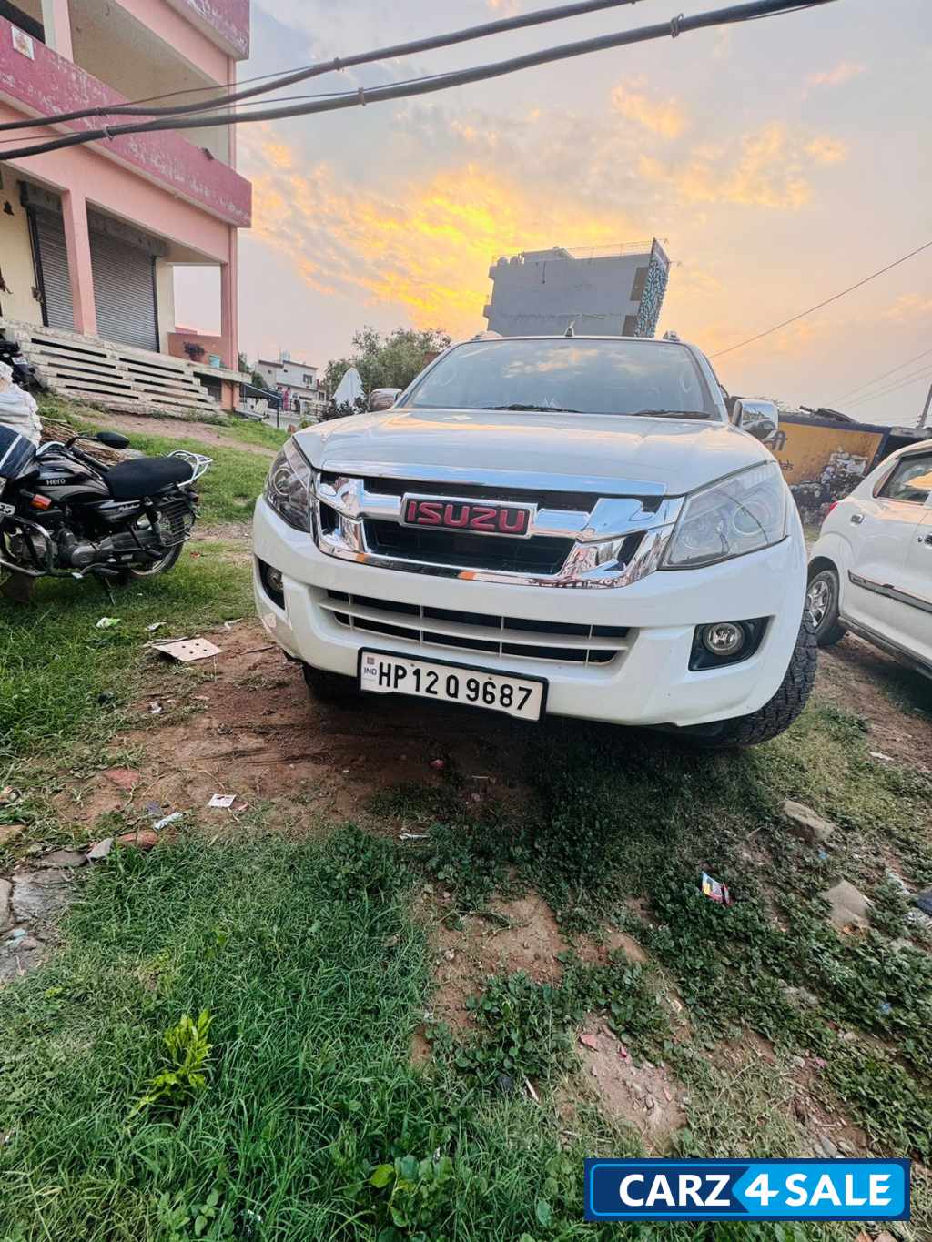 White Isuzu D-Max V-Cross 4x4