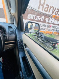 White Isuzu D-Max V-Cross 4x4