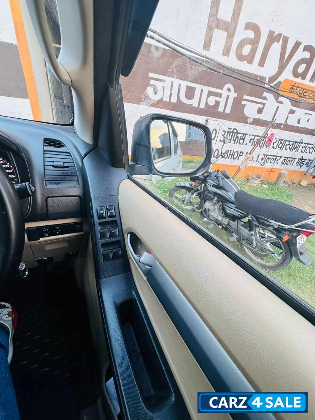 White Isuzu D-Max V-Cross 4x4