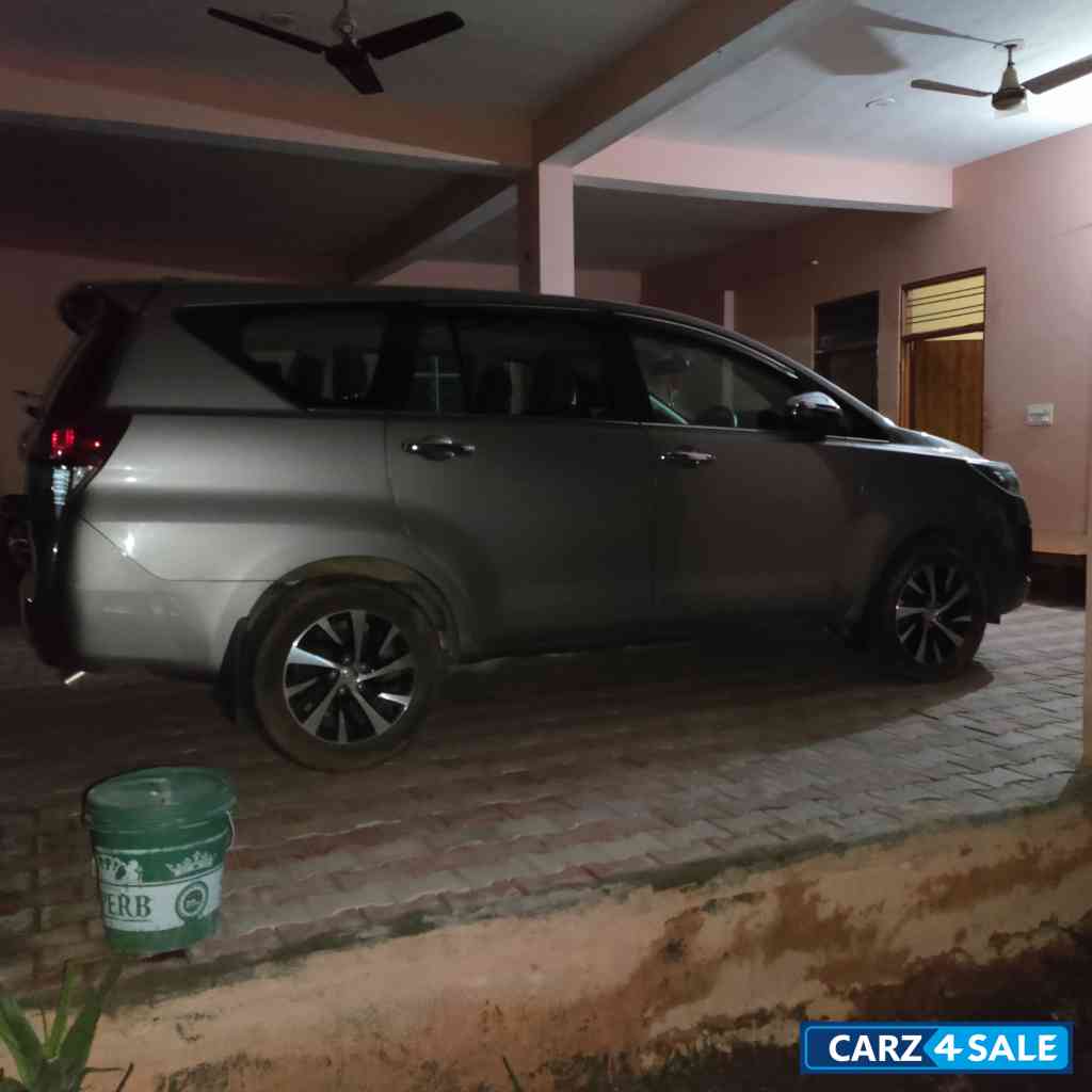 Toyota Innova Innova crysta 2.4zx at 2022