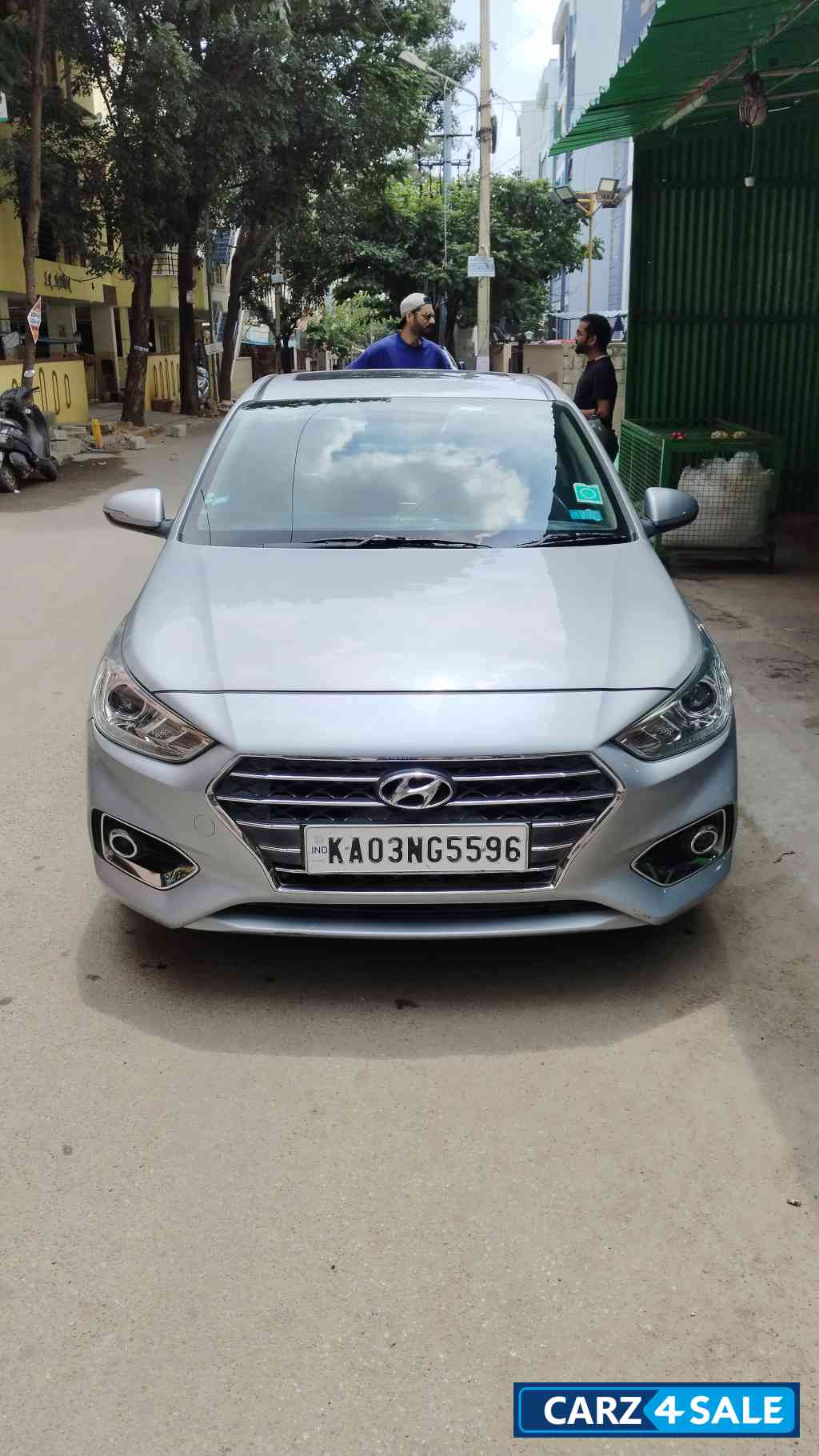 Silver Hyundai Verna Sxo crdi 1.6 DSL