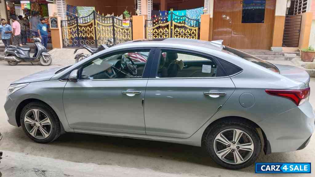 Silver Hyundai Verna Sxo crdi 1.6 DSL