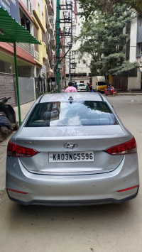 Silver Hyundai Verna Sxo crdi 1.6 DSL