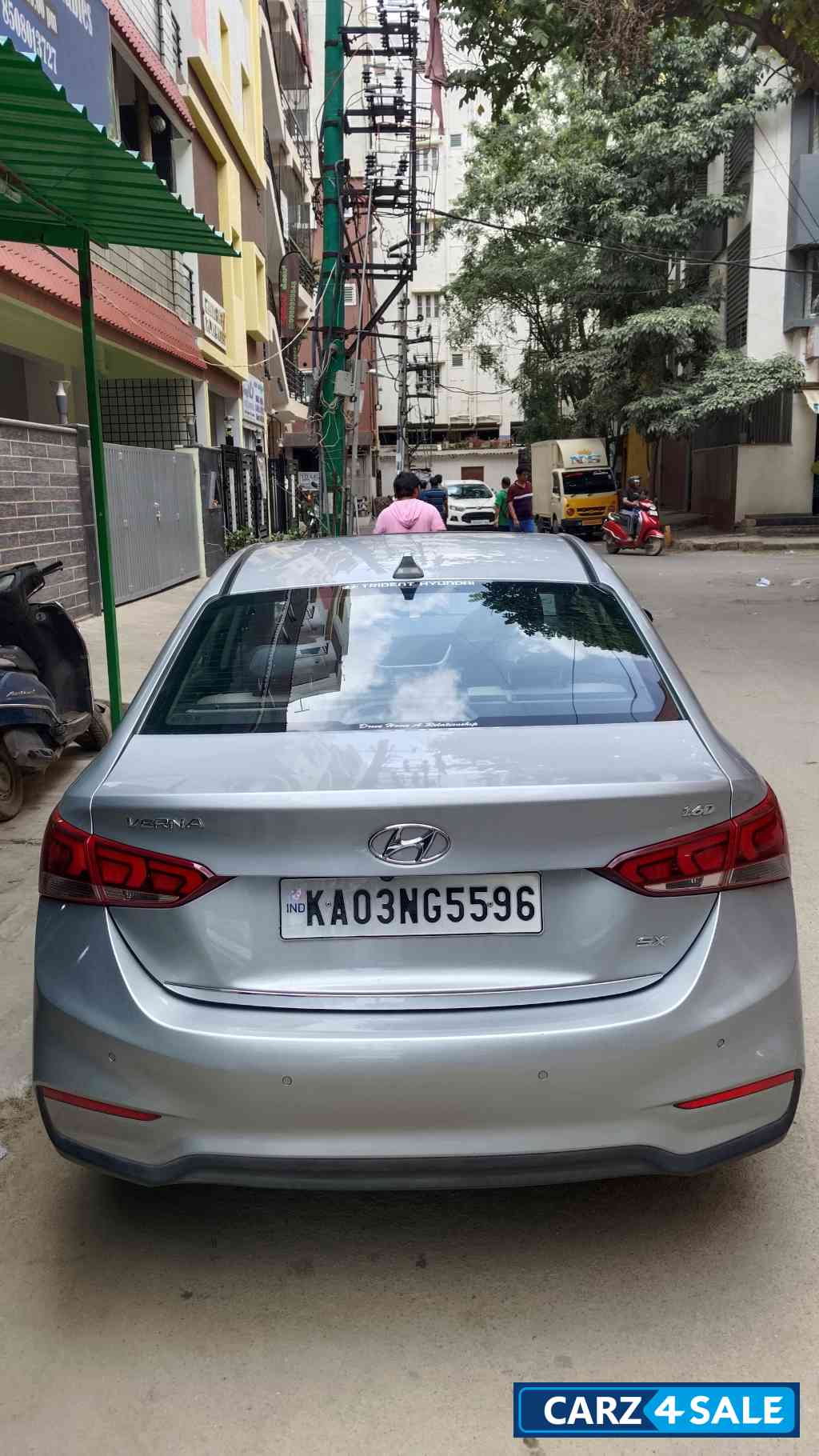 Silver Hyundai Verna Sxo crdi 1.6 DSL