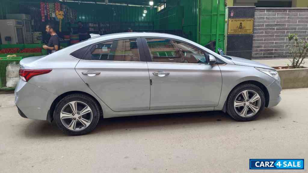 Silver Hyundai Verna Sxo crdi 1.6 DSL