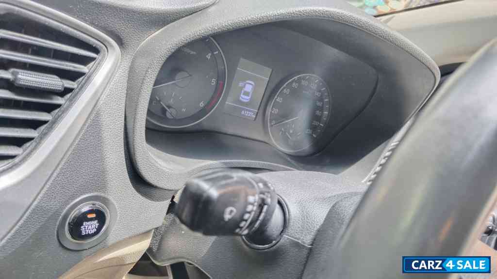 Silver Hyundai Verna Sxo crdi 1.6 DSL