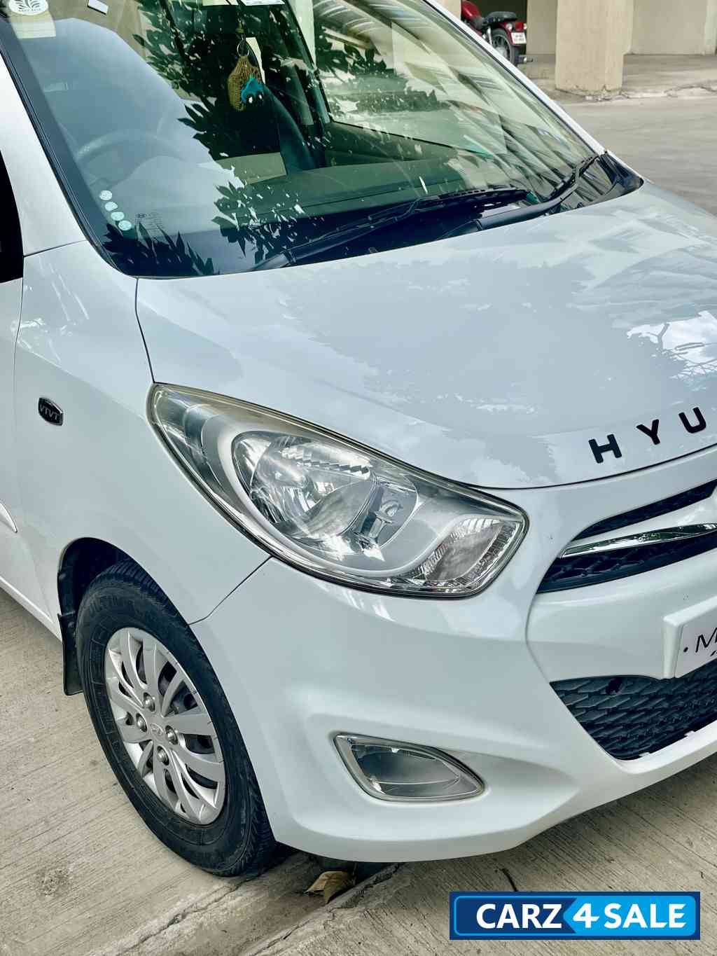 White Hyundai i10 Sportz AT 1.2 Kappa2 VTVT